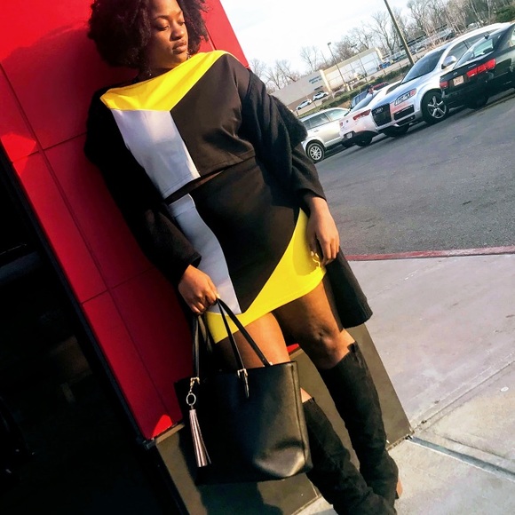 Color Blocked mini skirt - Picture 2 of 4